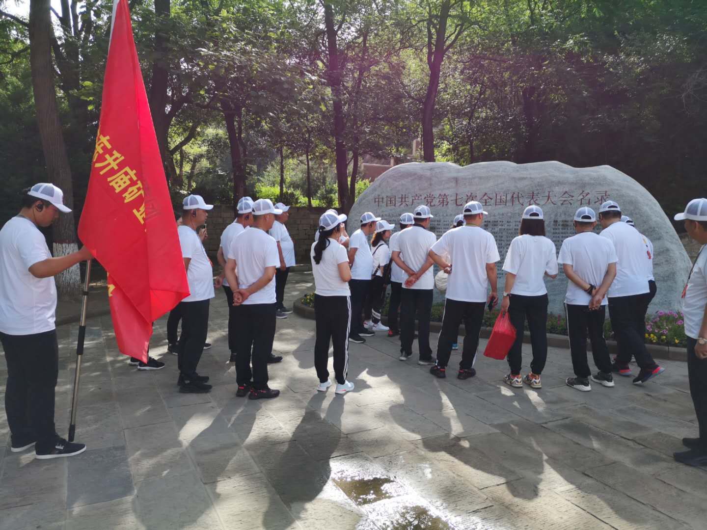 东矿公司开展“不忘初心铸党魂 · 凝心聚力营生长”七一系列运动_南宫娱乐（官网）
